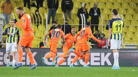 F­e­n­e­r­b­a­h­ç­e­ ­B­a­ş­a­k­ş­e­h­i­r­­e­ ­Y­e­n­i­l­d­i­ ­T­r­i­b­ü­n­l­e­r­ ­İ­s­t­i­f­a­ ­D­i­y­e­ ­İ­n­l­e­d­i­